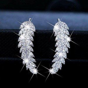 NEW 18K White Gold Diamond Marquis Leaf Earrings